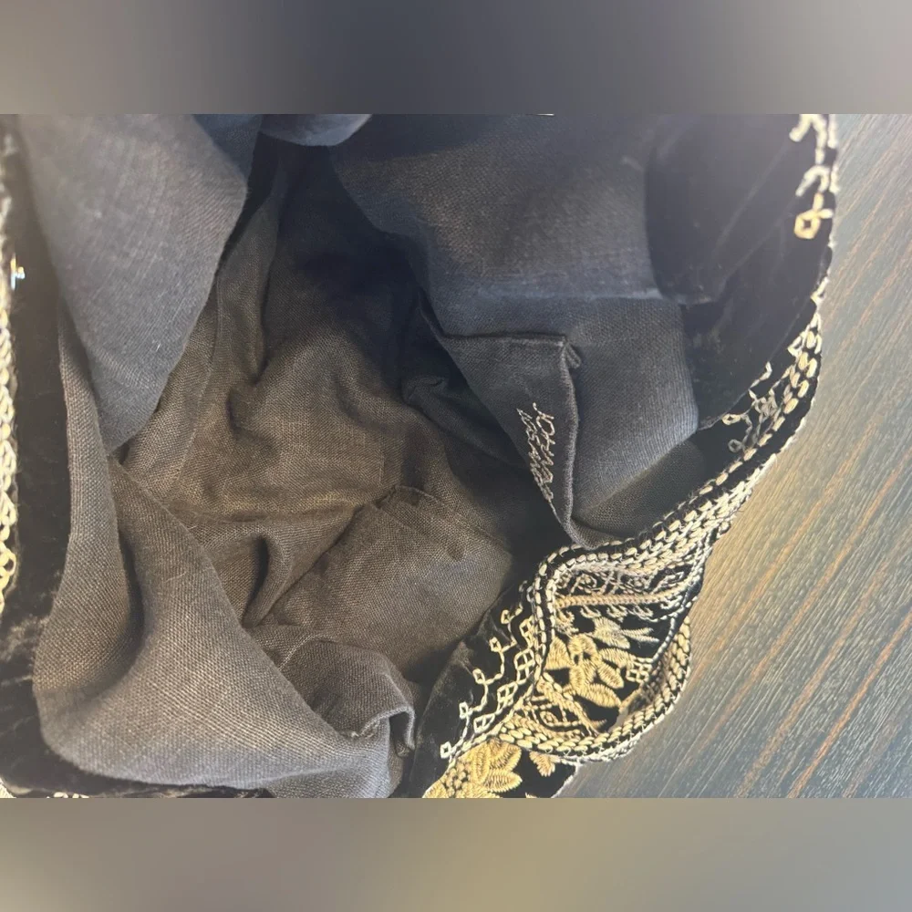 Johnny Was Othilia Elegant Black and Cream Embroidered Tote Bag - Picture 6 of 9